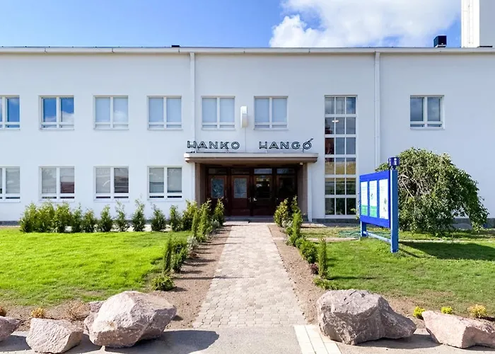 Upea Studioasunto Historiallisella Hangon Asemalla דירה